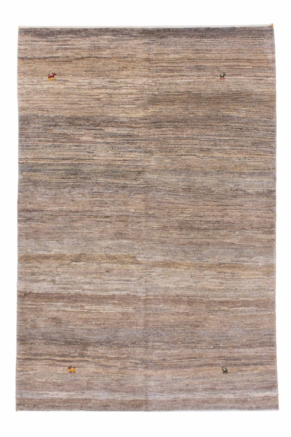 گبه دستباف قشقایی خودرنگ طوسی چهار و نیم متری کد 2663